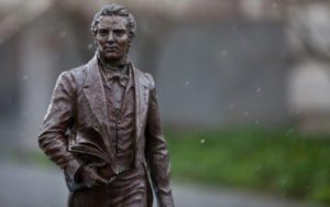 Eine Statue zeigt den Propheten Joseph Smith.