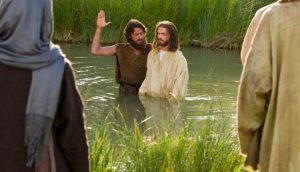 Zu sehen ist Jesus Christus, kurz bevor er von Johannes dem Täufer getauft wird.
