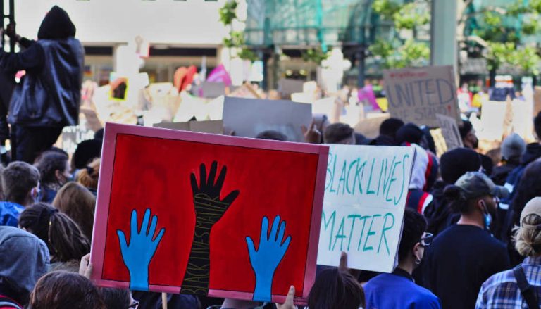 Einige Proteste der "Back Lives Matter" - Bewegung drücken sich größtenteils friedlich aus.