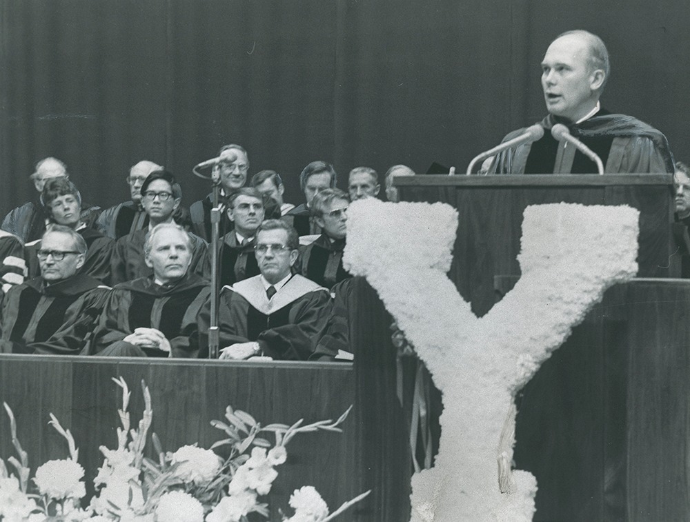 Dallin H. Oaks während er Präsident der Brigham Young University war.