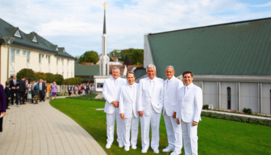 Zur erneuten Tempelweihung kamen im Oktober 2019 unter anderem Apostel Dieter F. Uchtdorf und der heutige Apostel Patrick Kearon nach Friedrichsdorf.