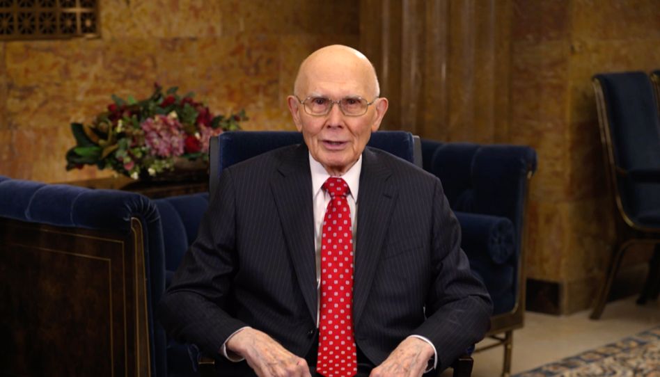 Präsident Oaks lädt junge Menschen dazu ein, an Seminar und Institut teilzunehmen.