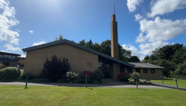 Zu sehen ist das Gemeindehaus der Kirche Jesu Christi in Flensburg