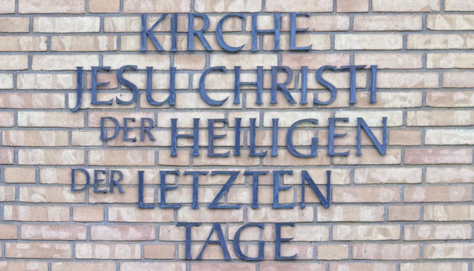 Schriftzug: Kirche Jesu Christi der Heiligen der Letzten Tage